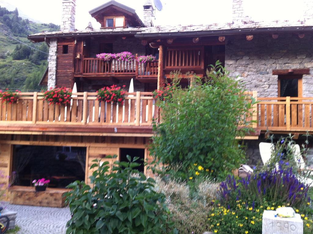 Les Trompeurs Chez Odette Bed & Breakfast Cogne Exterior foto