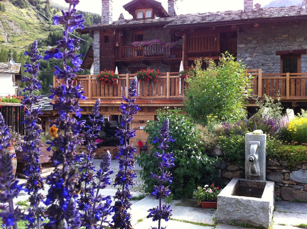 Les Trompeurs Chez Odette Bed & Breakfast Cogne Exterior foto